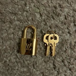 Authentic Louis Vuitton 304 Padlock Set Vintage Brand New Shiny Both Keys & box